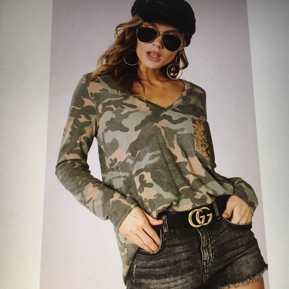 NWT Camo V Neck Top - Picture 2 of 6